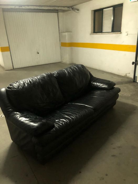 Sofa preto de pele/couro verdadeiro/a em bom estado