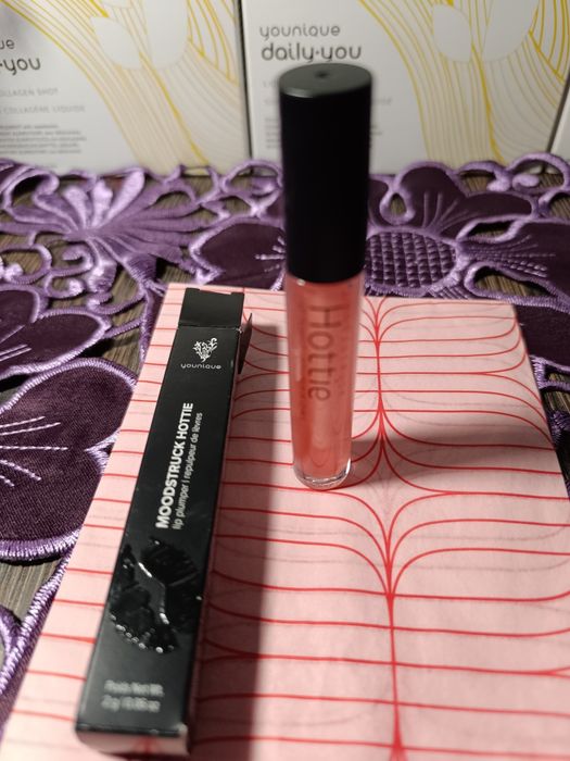 Blyszczyk do ust od Younique