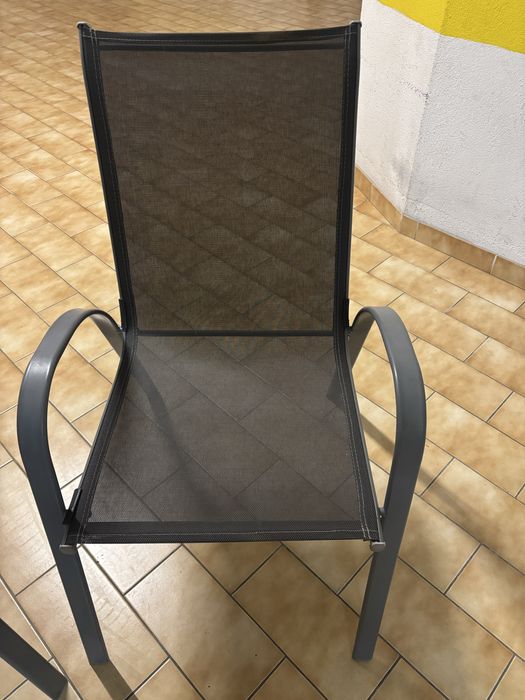 Mesa com duas cadeiras LeroyMerlin