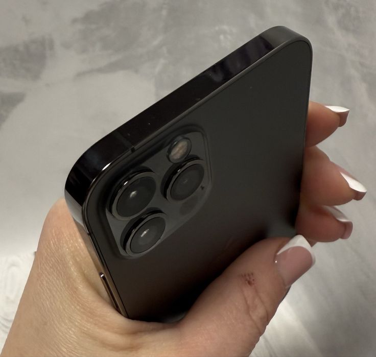 Продаю телефон 12 pro на 128 Gb.