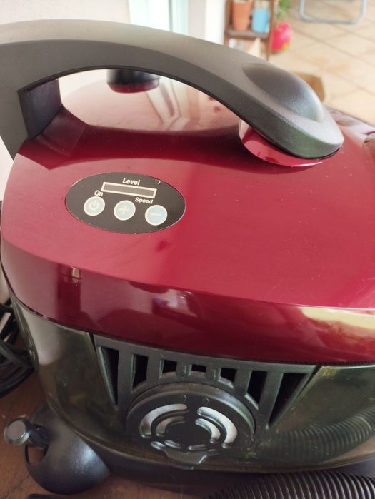 Aspirador a água como novo.