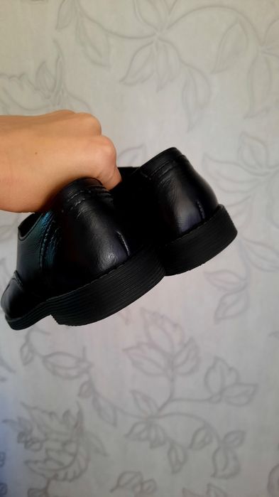 Шкіряні чорні туфлі 37 розмір