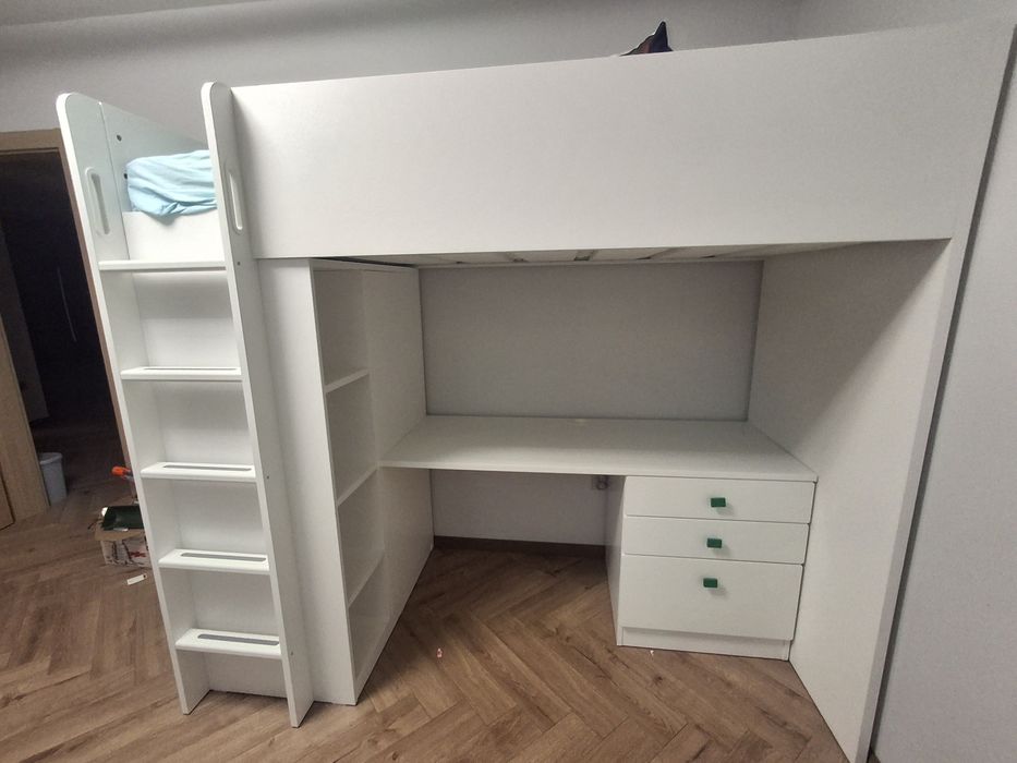 Sprzedam łóżko IKEA na antresoli z biurkiem . Stan bdb