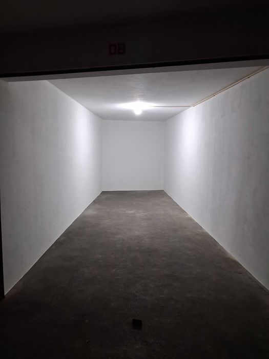 Aluga se garagem ..