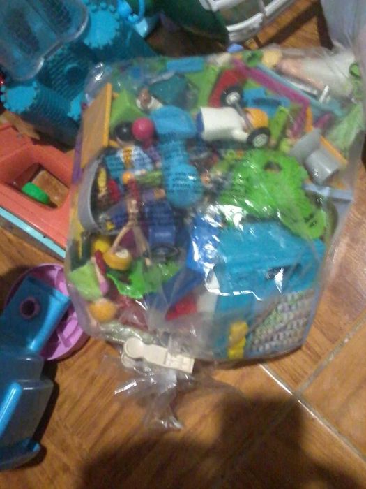 Brinquedos muitos todos por