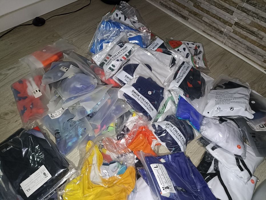 Lote de 240unidades de roupa de banho masculino