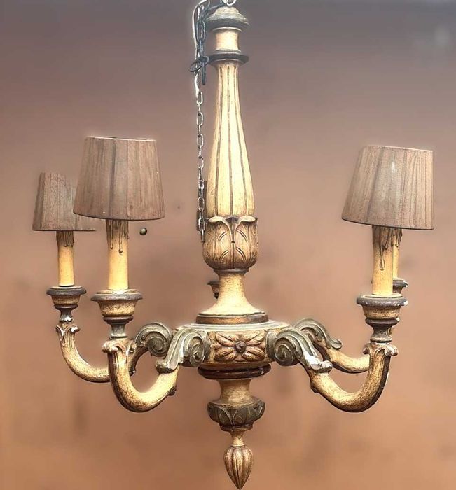 Candeeiro, lustre de madeira talhada e dourada do início do século XX,