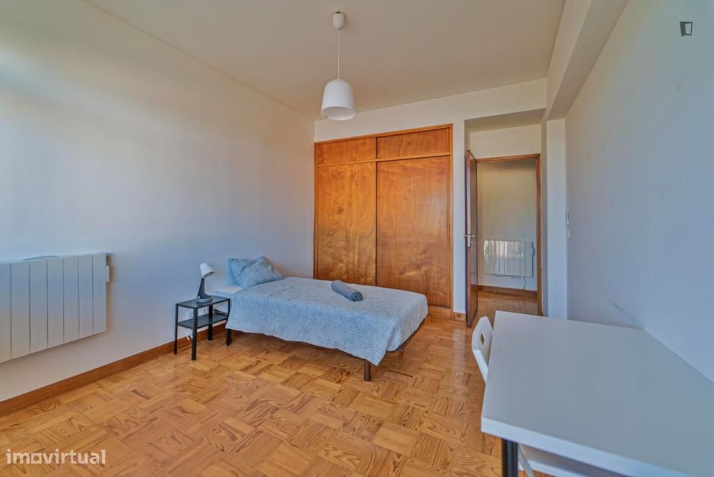 Quarto - localizado em Olivais Lisbon