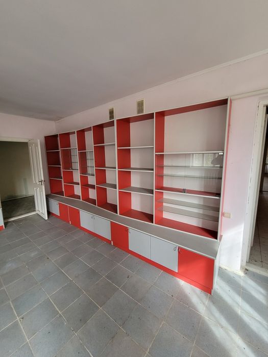 Продам барну стійку та вітрини і стелажі