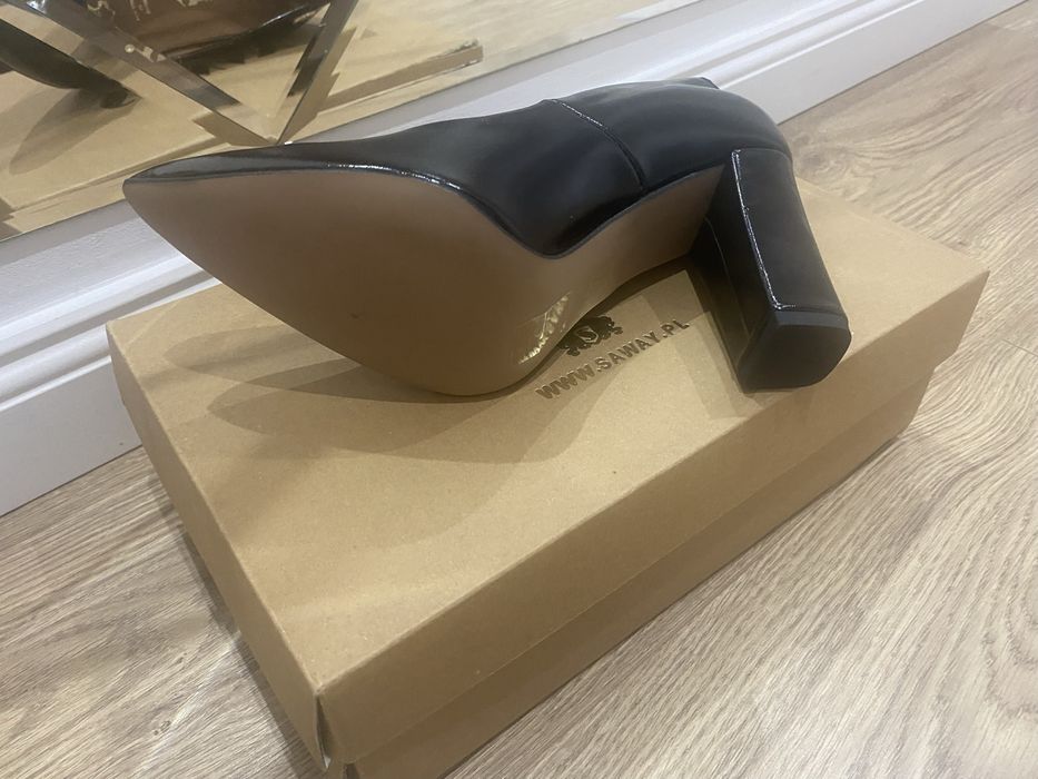 Nowe buty  ze skóry SAWAY