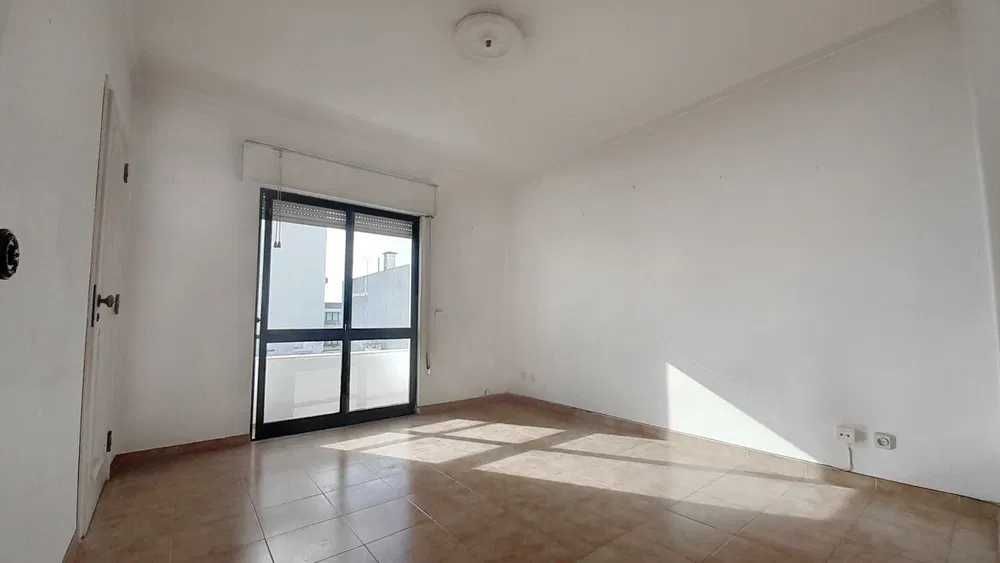 T3 Espaçoso com Elevado Potencial no Coração de Loulé