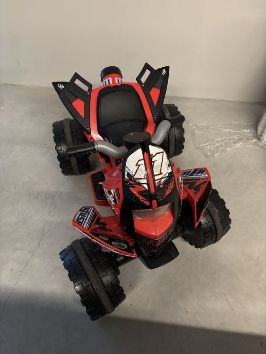 Moto4 eletricia de criaça, em excelente estado