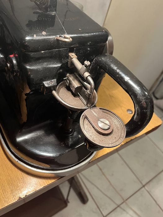 Kuśnierka , maszyna kuśnierska .