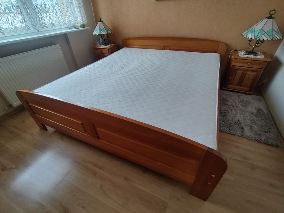 Łóżko drewniane 180x200 z materacem