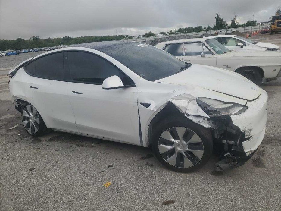 Двері передні задні Tesla Model Y 2021