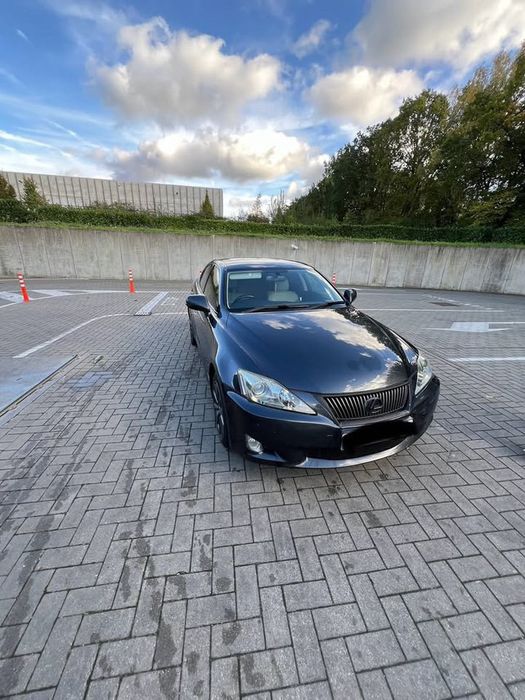 Розбіраю Lexus is 220 d. 2009