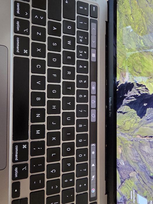 MacBook Pro 13" M1 | 8GB RAM | 256GB SSD | Touch Bar