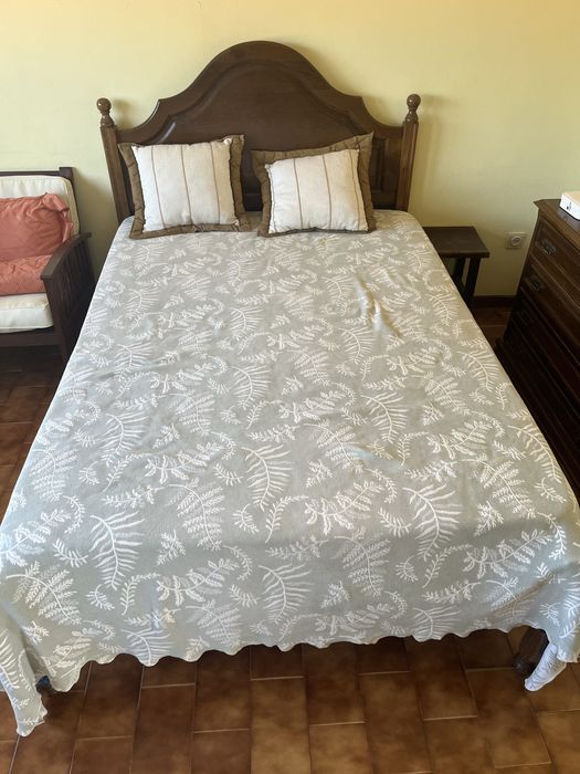 Cama vintage completa (colchao + estrado )