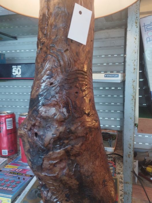 Candeeiro de madeira