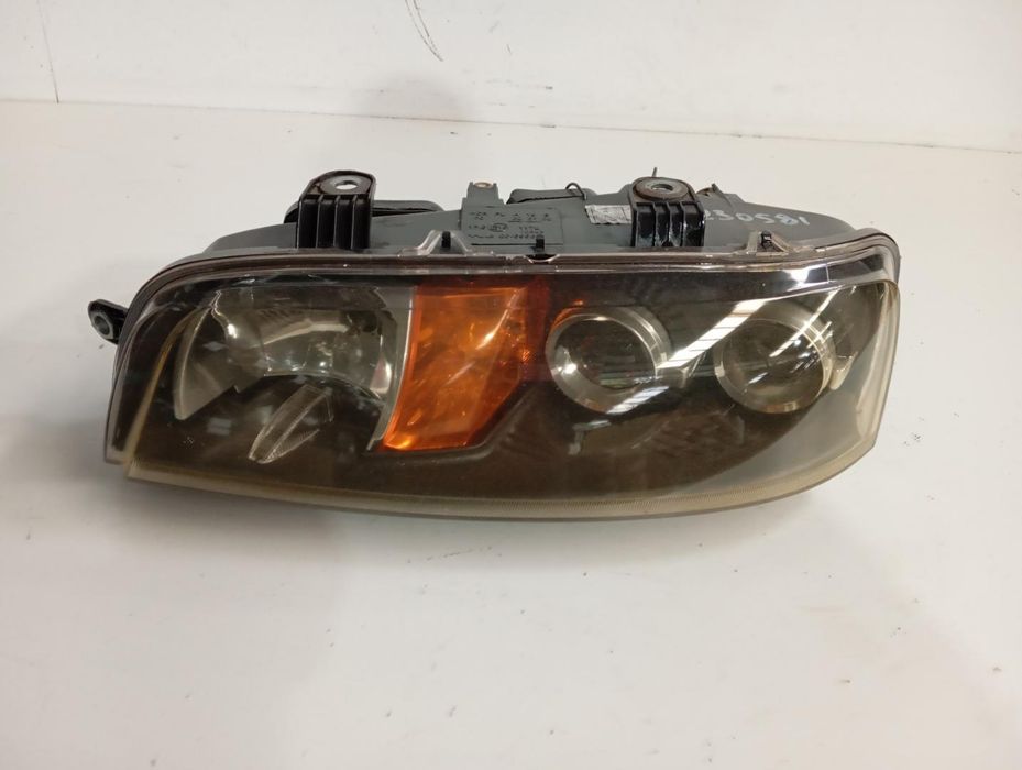Farol Esquerdo Fiat Ii Punto 188 Berlina