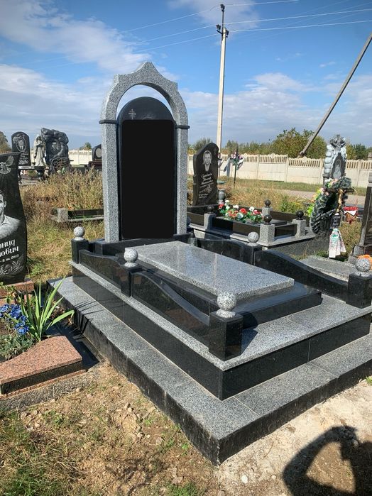 Гранітні пам'ятники від виробника