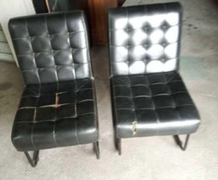 2 cadeirões pretos