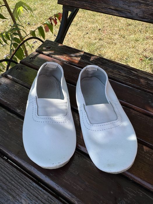 Чешки білі шкіряні