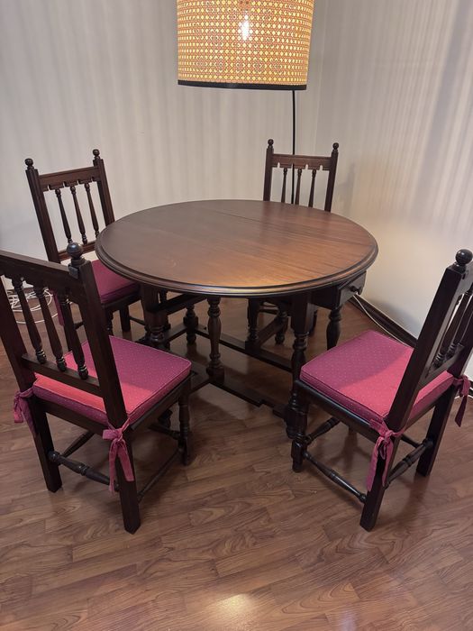 Mesa + 4 cadeiras