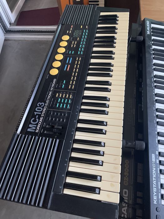 Orgão Medeli MC-103