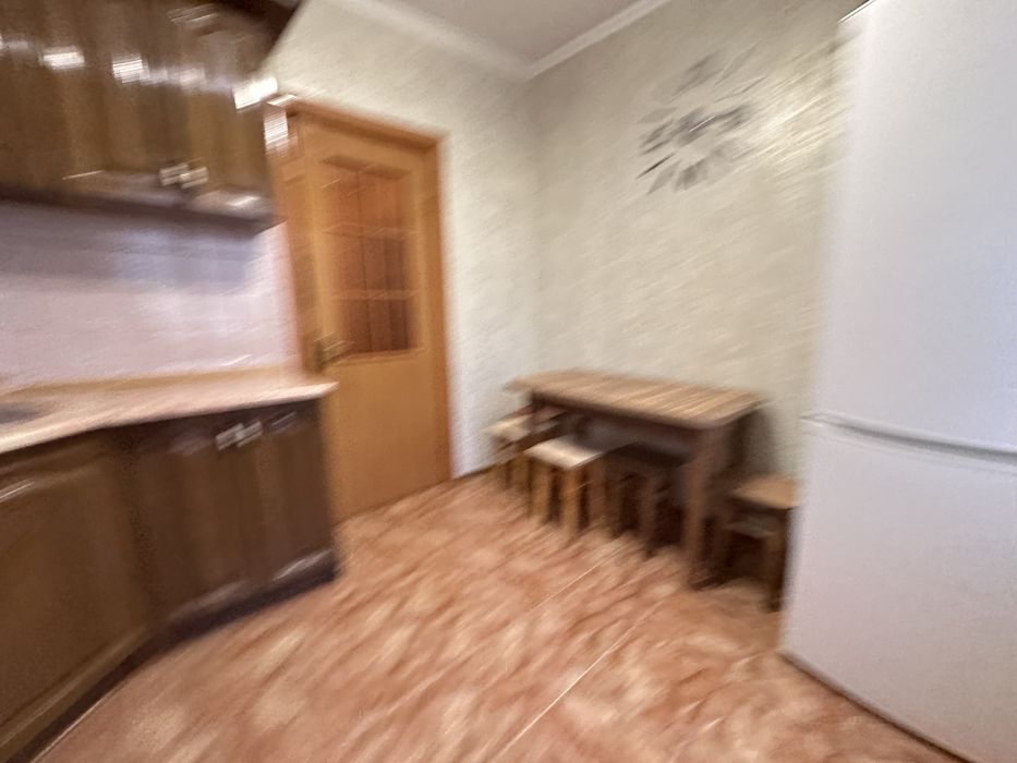 Продаж трикімнатної квартири  з каремонтом , меблями та технікою