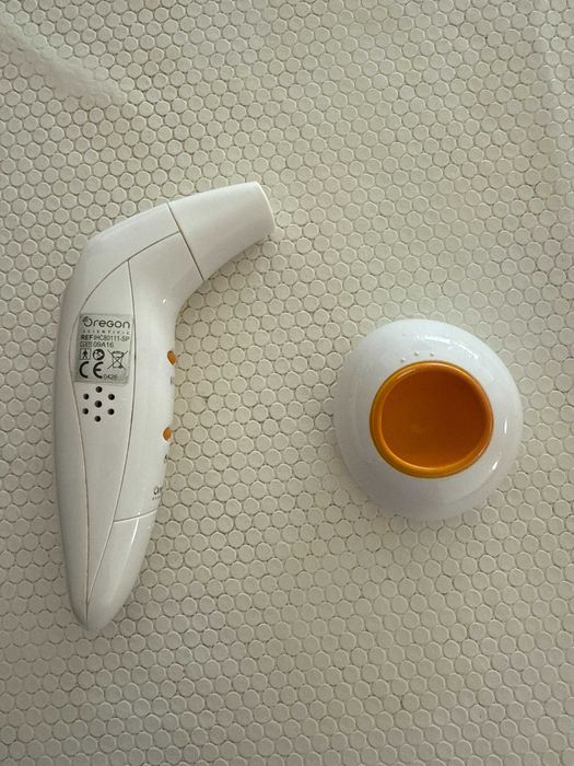 2 termómetros digitais – Chicco + Oregon (testa e ouvidos)