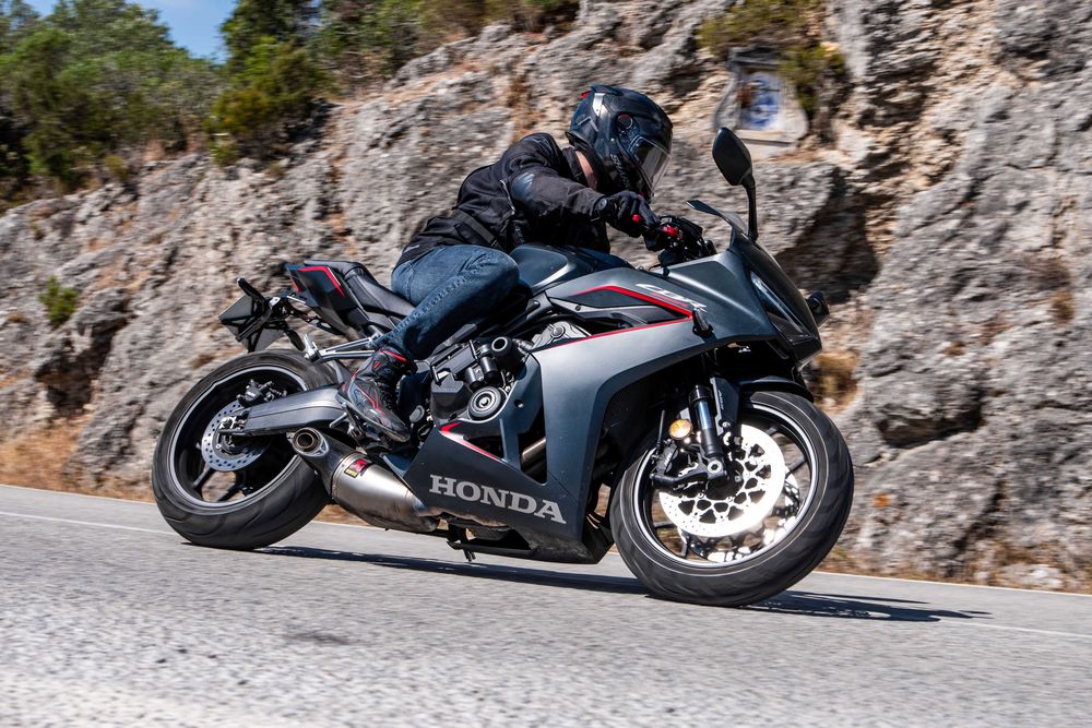 Honda CBR650R E-Clutch 2024 | Akrapovič Titanium | 16.300 km