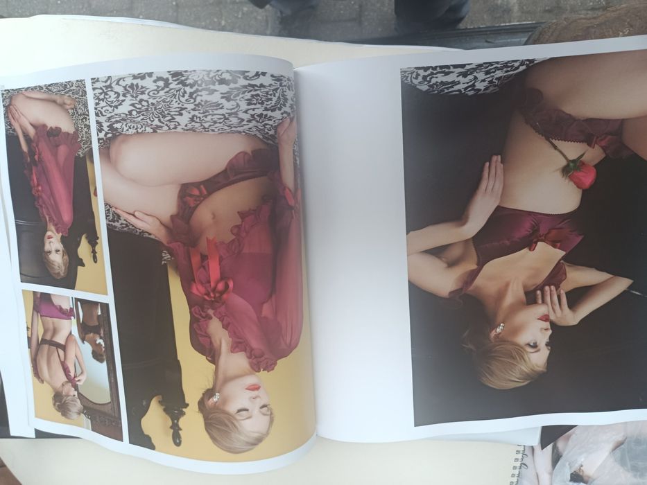 Książka - "Dessous "- moda  bielizna  , stroje , erotyka