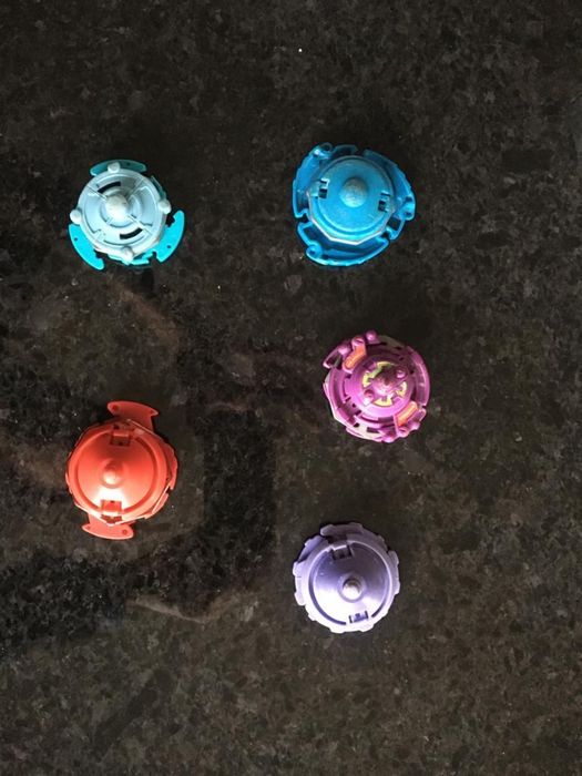 Beyblades vários