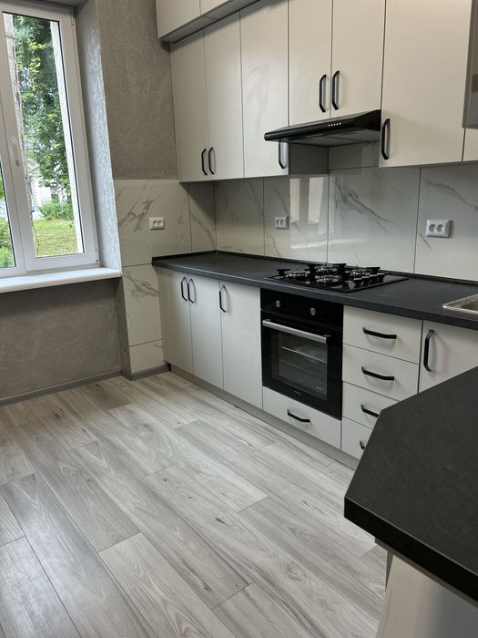 Продаж 2-х кім в центрі з сучасним ремонтом