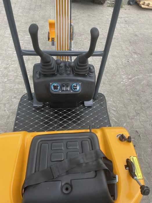 Minikoparka Advance Machinery GT880, skrętne ramię, silnik KOOP Gunter Grossmann