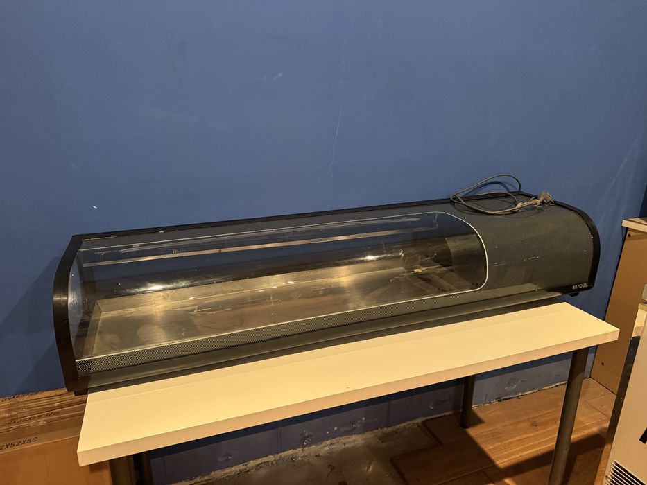 Witryna chłodnicza do sushi Yato