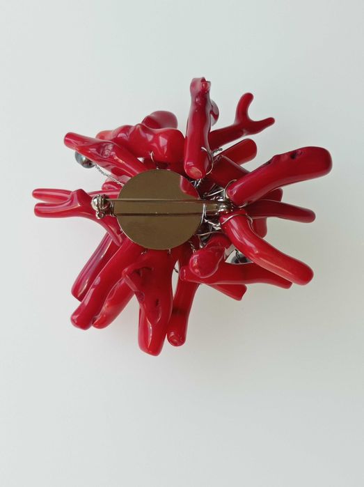 Эффектная брошь винтаж кораллы  жемчуг