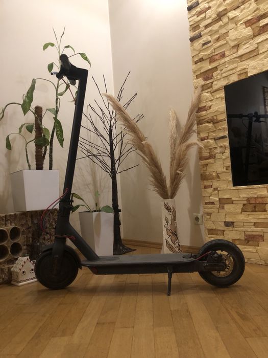 Електросамокат Xiaomi M365