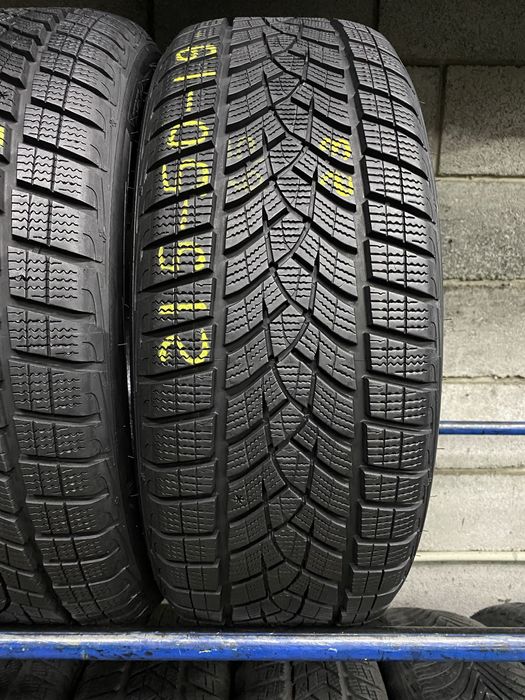 Зимові шини 215/50 R19 (93T) GOOD YEAR