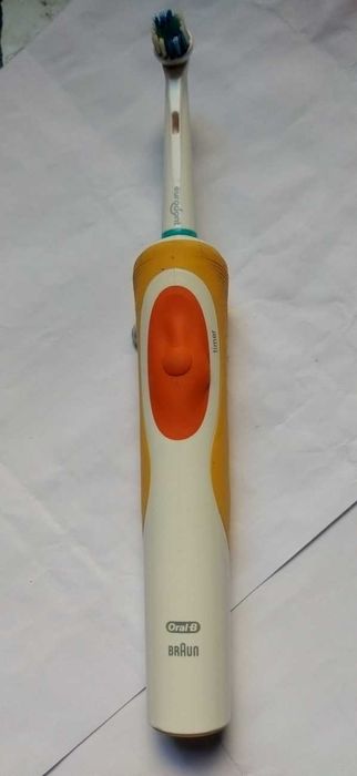 Електр.зубна щітка Oral-B Braun Vitality Precision Clean/D12(на деталі