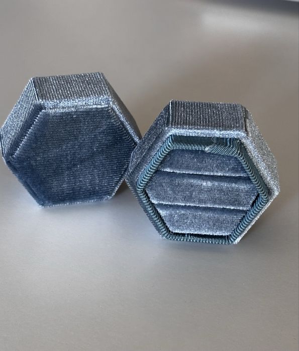 Оксамитова скринька для обручок