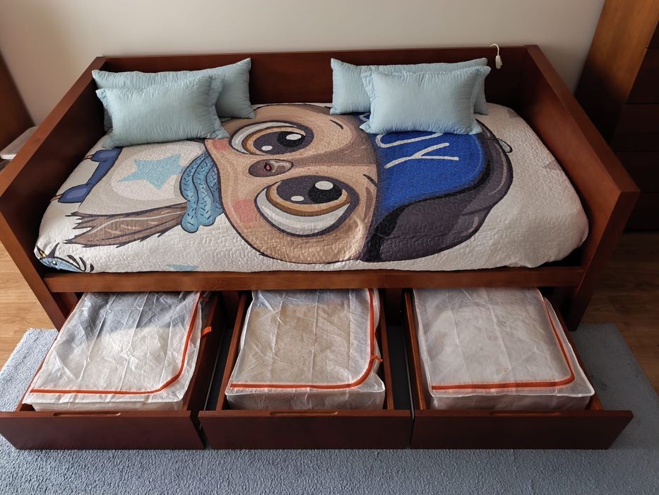 Cama solteiro com arrumação em gavetas