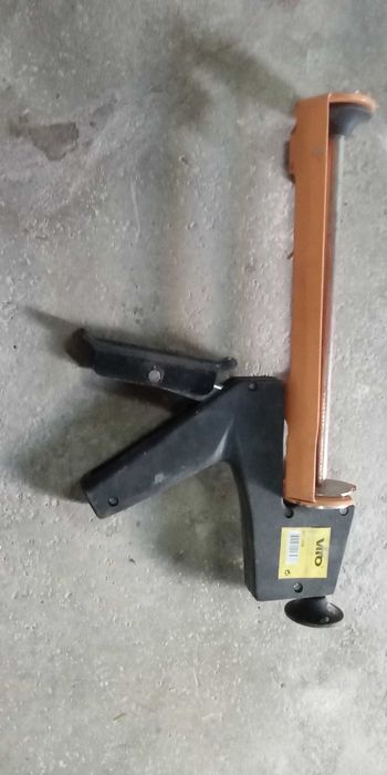 Pistola para silicone e colas e mastiques