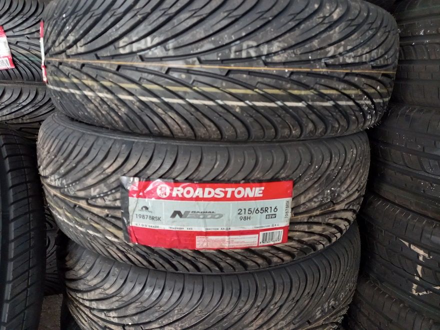 2 pneus Novos 215/65R16