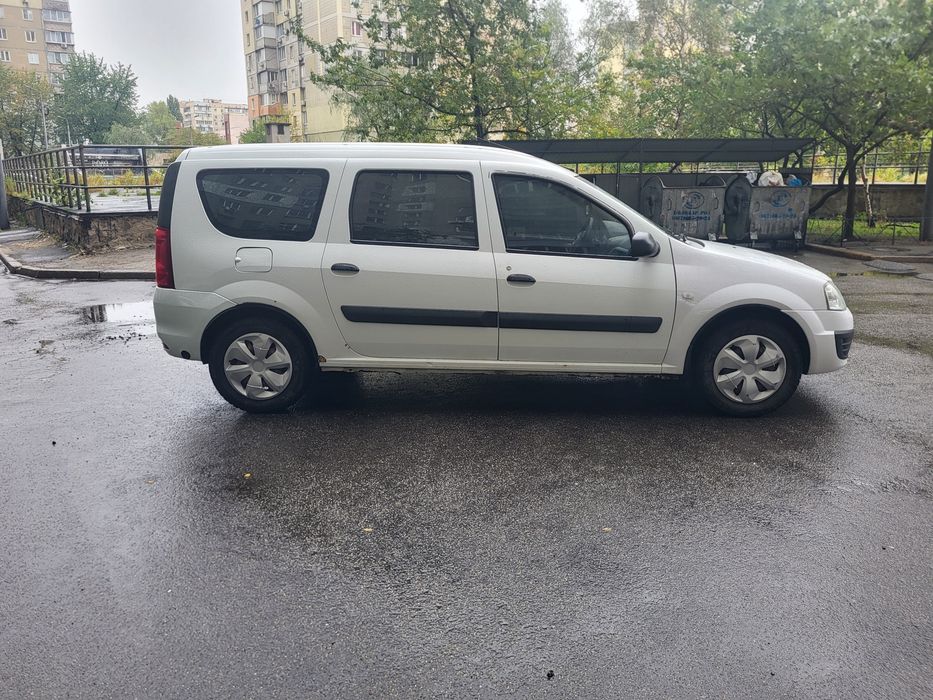 Lada Largus 2014 газ-бензин 1.6