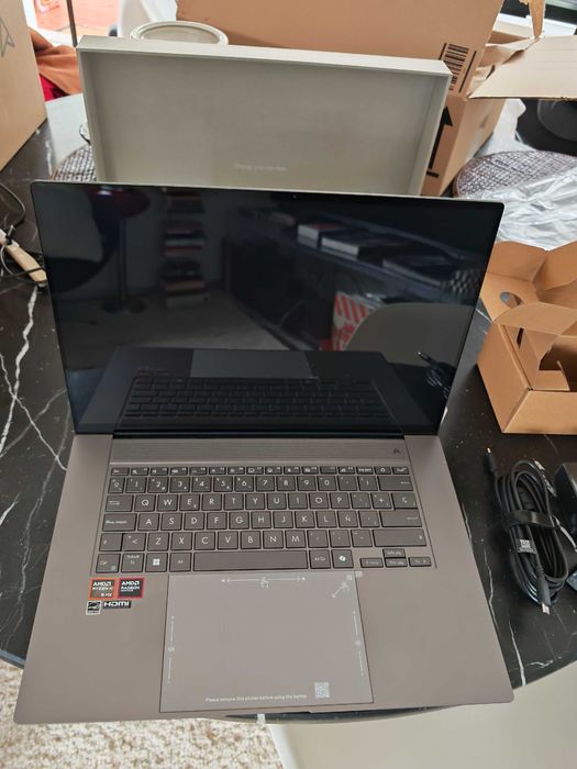 ZENBOOK S 16 OLED AMD AI 9 HX 370 32GB 1TB, Novo + Garantia 2 anos