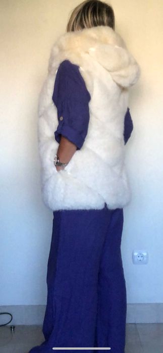 Colete pêlo sem mangas com capuz