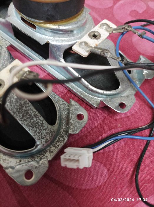 Sony Bravia KDL-32BX300 - Colunas  - Botões