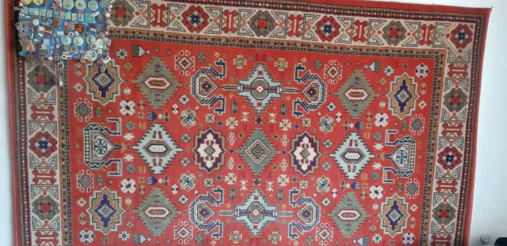 Ковры напольные или настенные.